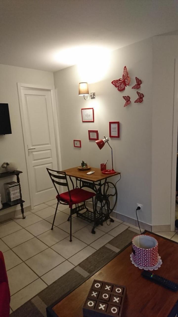 Les Dauphins Apartment Saint-Romain-de-Jalionas Exterior photo